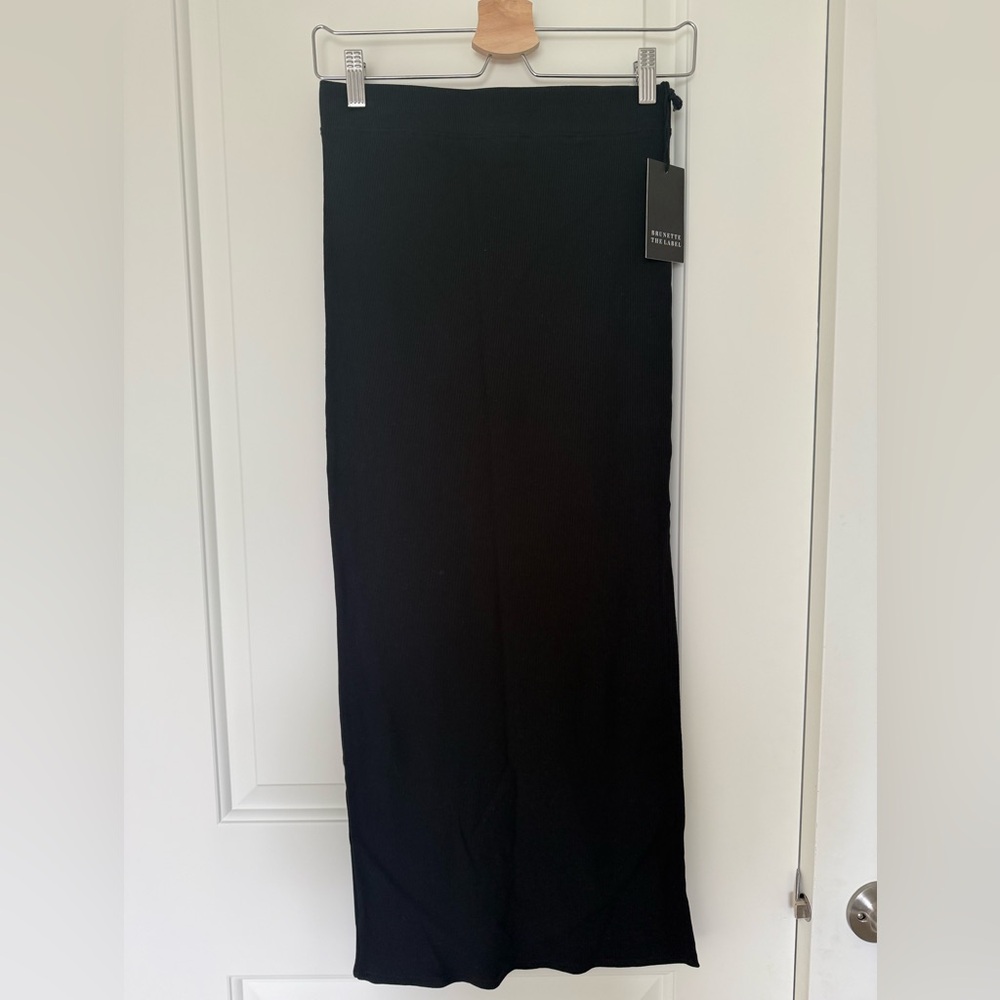 Ribbed maxi skirt with side slit - Brunette the Label